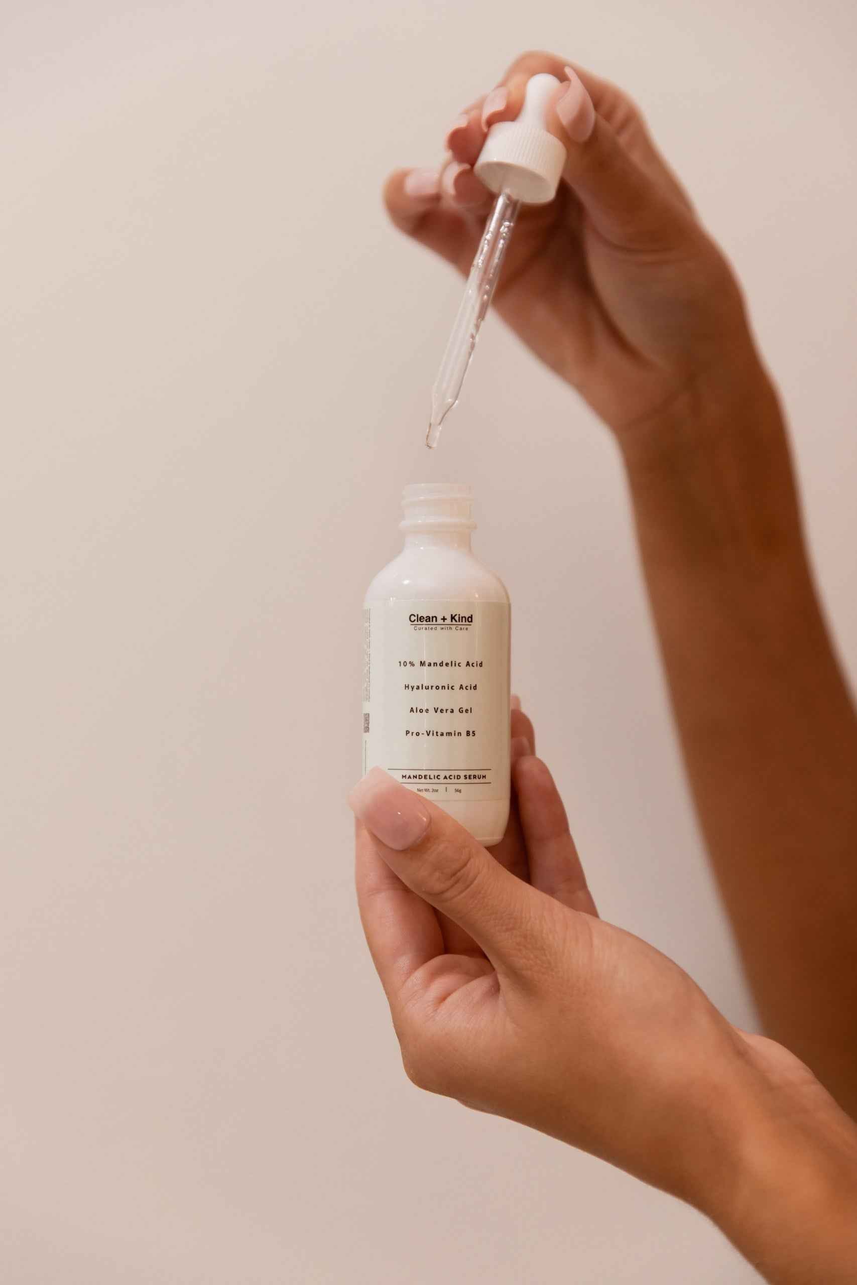 Mandelic Acid Serum 10% - Gentle Exfoliating Serum with Hyaluronic Acid