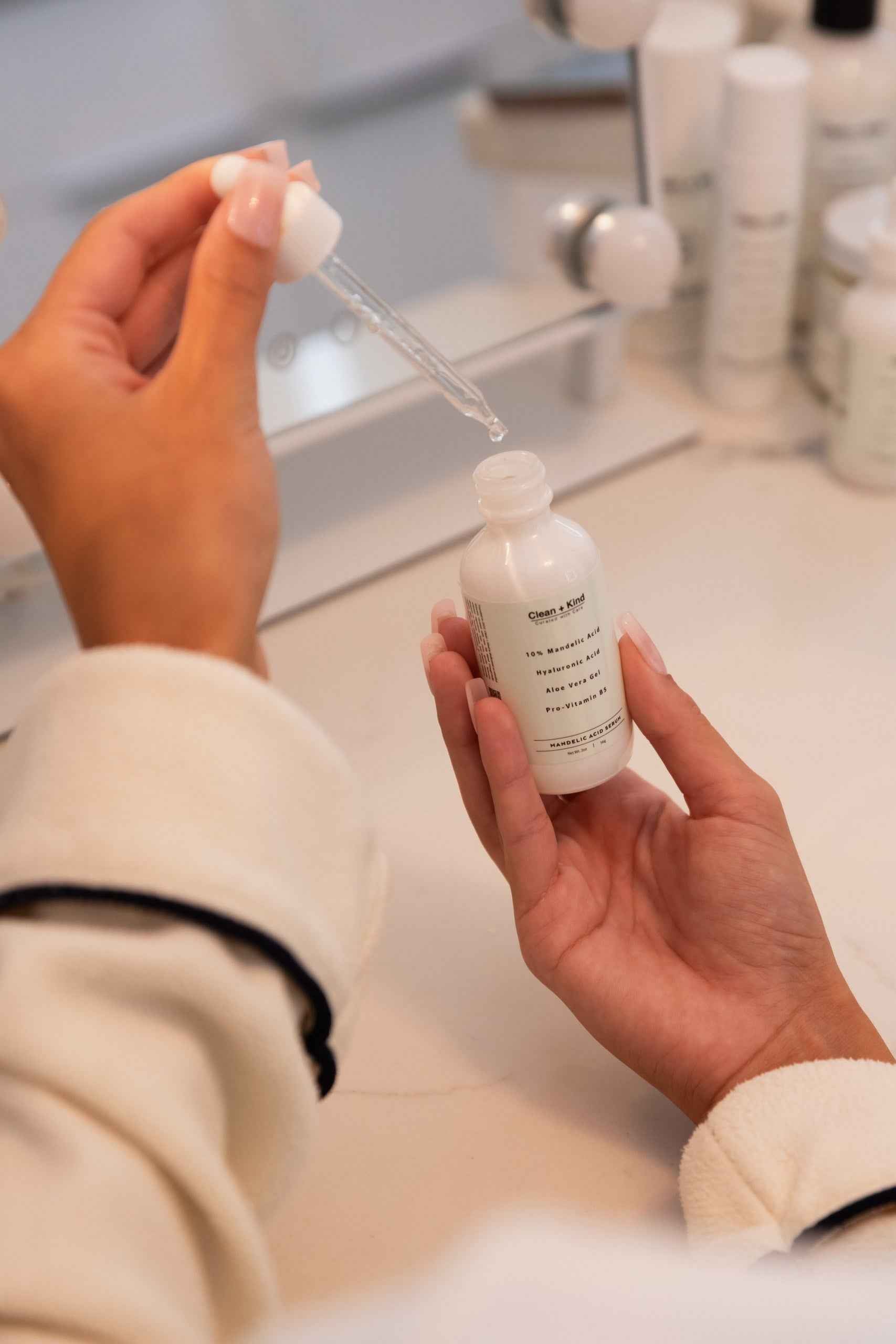 Mandelic Acid Serum 10% - Gentle Exfoliating Serum with Hyaluronic Acid