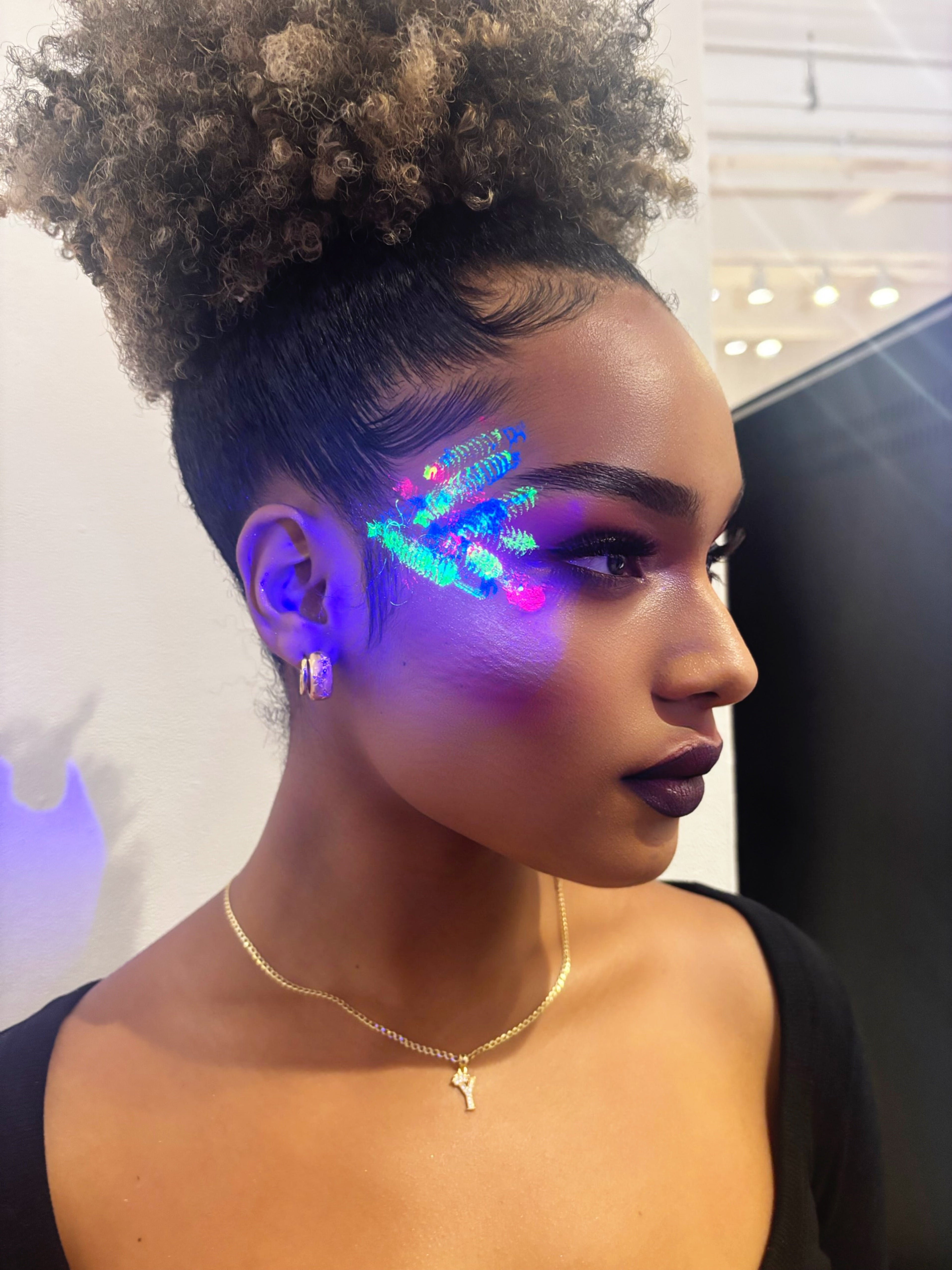 Ashunta Sheriff UV Glow Vegan Eyeliner Pen - Blacklight Reactive in 8 Neon Colors